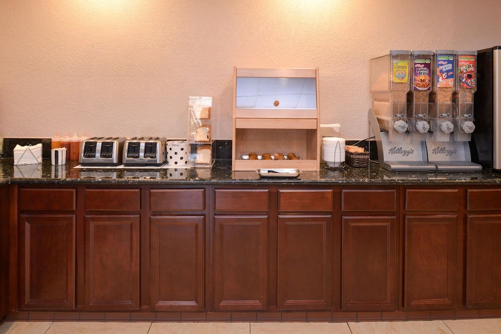 Hotel Ramada By Wyndham Grand Junction Exteriér fotografie