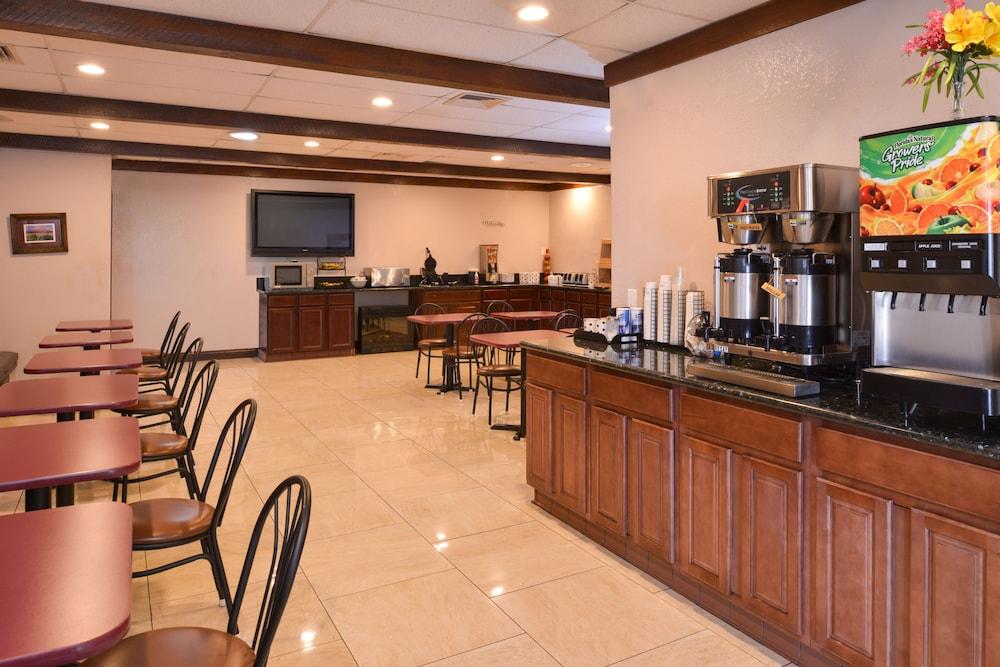 Hotel Ramada By Wyndham Grand Junction Exteriér fotografie
